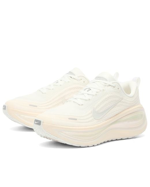 Nike White Vomero Plus Ess Sneaker