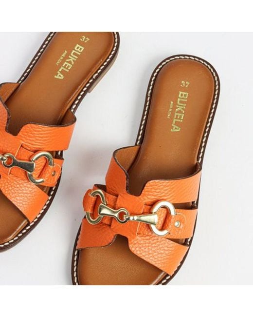 pust indlysende ubehag BUKELA Holly Orange Leather Slides in Brown | Lyst