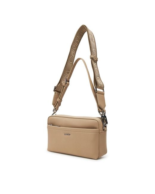 Calvin Klein Natural Handtasche Ck Must Convertible Camera Bag K60K612901