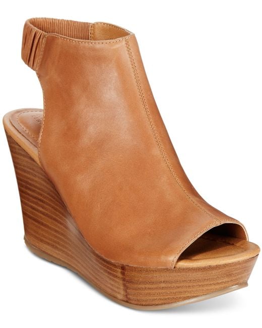 Kenneth Cole Reaction Brown Sole Chick Platform Wedge Sandals