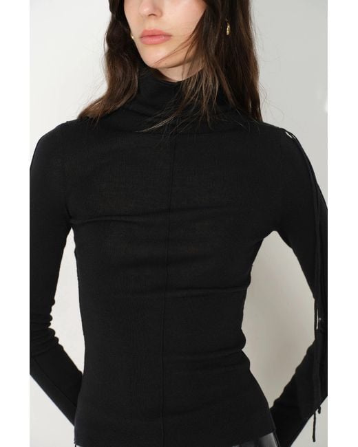 Fabrique Black Sibyl Turtleneck Fitted Top