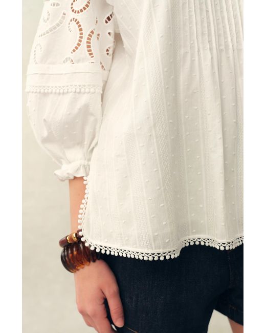 Fabrique Natural Iris V-Seam Embroidery Puffy Sleeve Blouse