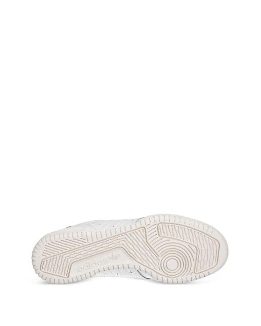 Sneakers Yeezy Powerphase di Adidas in White