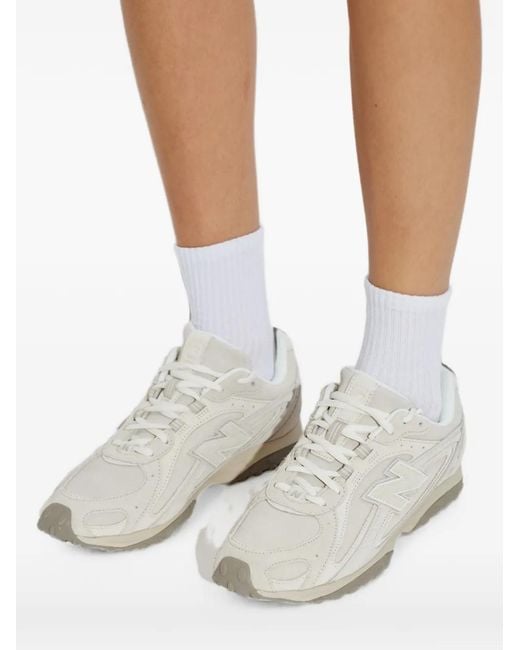 New Balance White Baskets 204L À Empiècements Et Logo