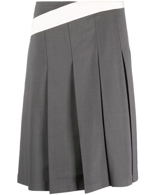 Jupe mi-longue plissée à rayures diagonales Low Classic en coloris Gray