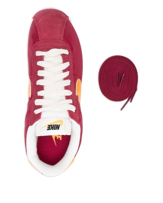 Nike Pink Sneakers Mit Swoosh