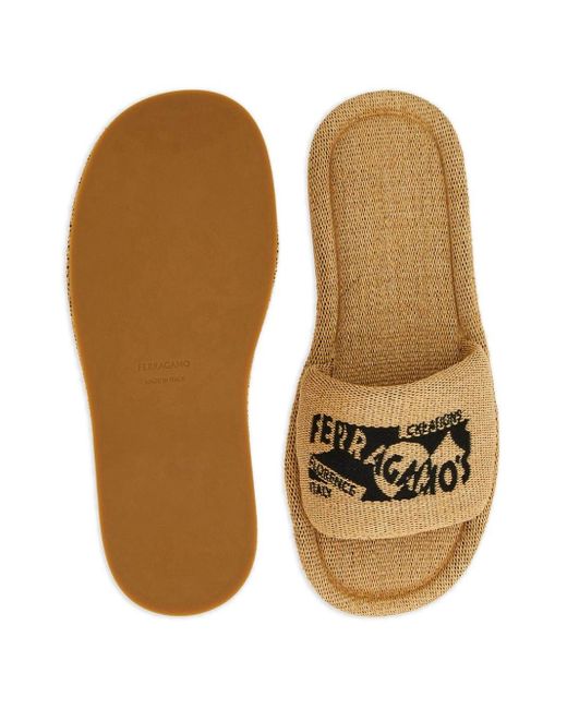Sandalias de rafia con logo bordado Ferragamo de color Natural