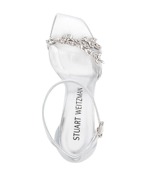 Sandales Nudist Vow 100 mm à ornements en cristal Stuart Weitzman en coloris White