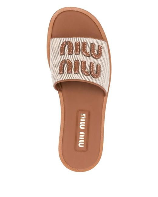 Sandalias con aplique del logo Miu Miu de color Pink