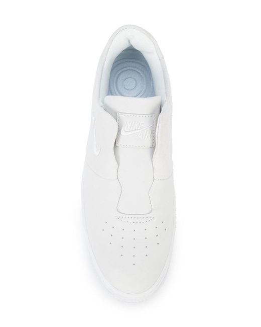 whitelaceless nike shoes