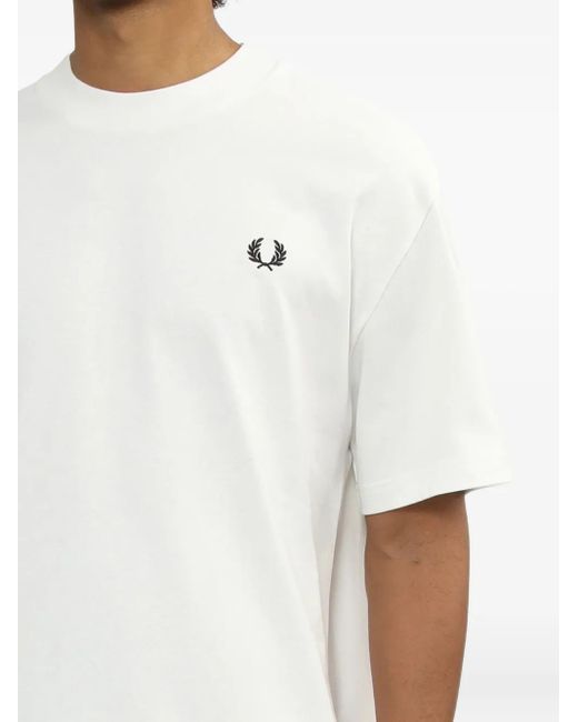 Camiseta de algodón con logo bordado Fred Perry de hombre de color White
