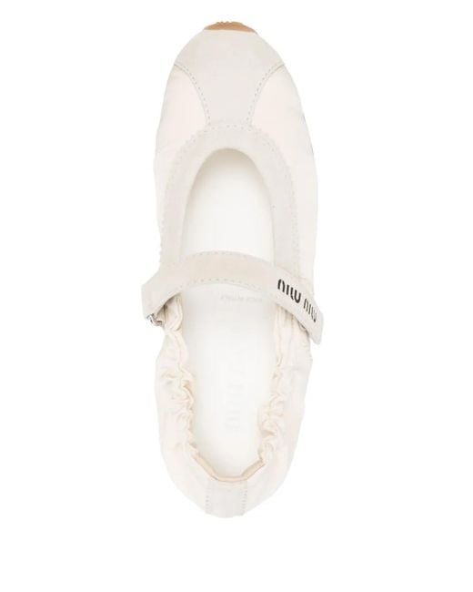 Logo-print ballet flats Miu Miu de color White