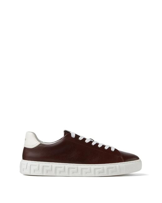 Baskets Greca Versace pour homme en coloris Brown