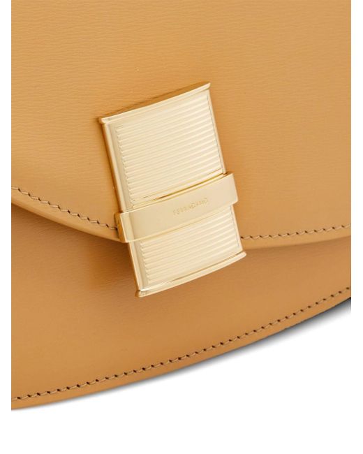 Petit sac porté épaule en cuir à design asymétrique Ferragamo en coloris Natural