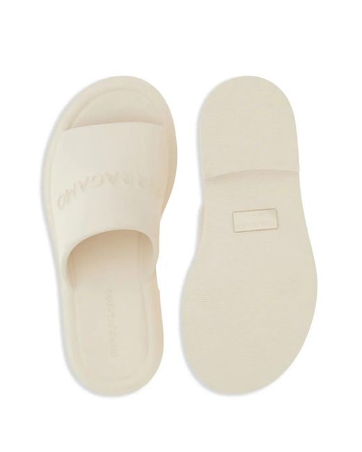 Ferragamo White Pantoletten Mit Logo-Prägung