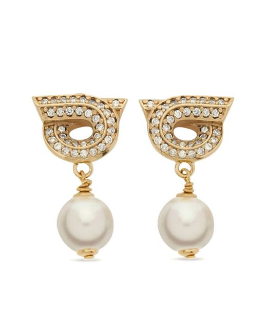 Gancini Pearl-shaped Earrings Ferragamo de color Metallic