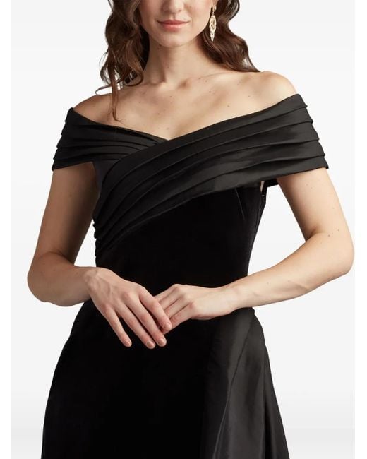 Vestido de fiesta con hombros descubiertos Tadashi Shoji de color Black