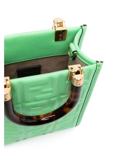 Bolso shopper con monograma en relieve Fendi de color Green