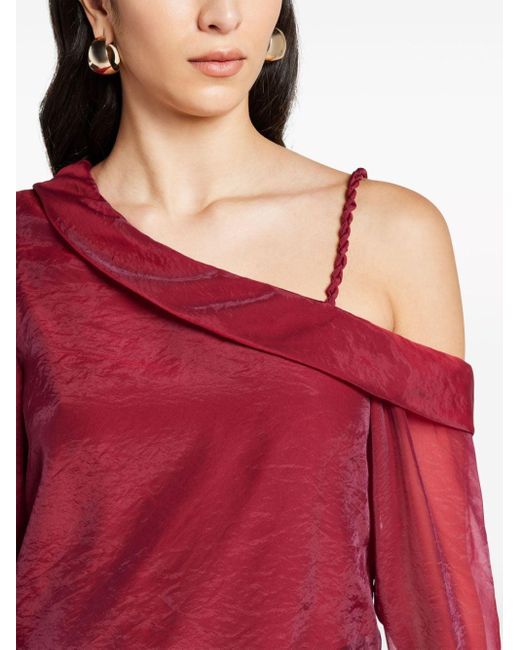 blusa roja de una sola manga