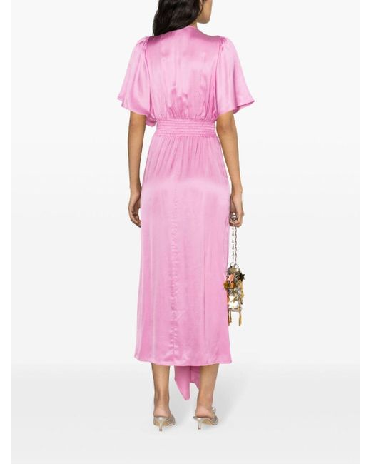 Robe longue en satin à design drapé Maje en coloris Pink