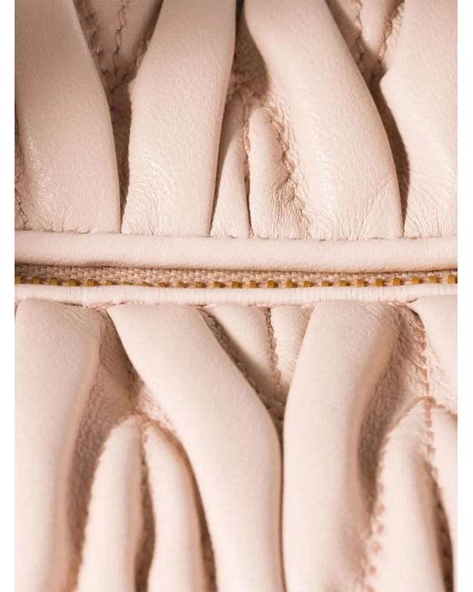 Miu Miu Wander Matelassé Mini Shopper in het Pink