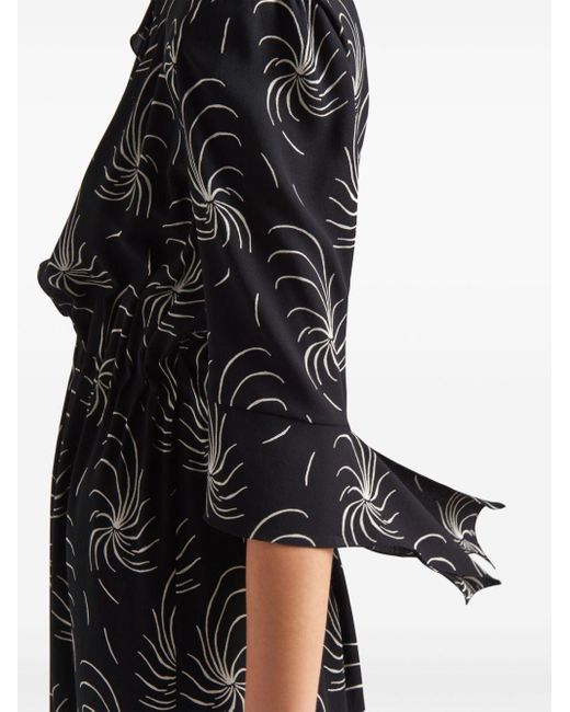 Robe-chemise à imprimé graphique Prada en coloris Black