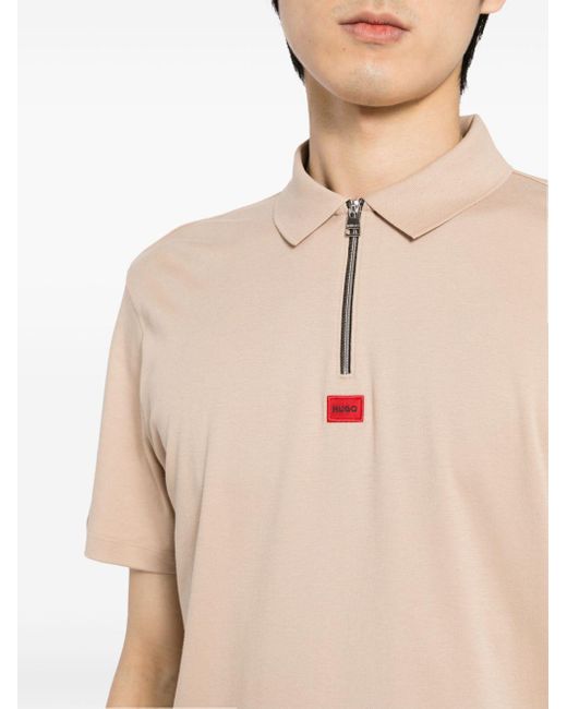 HUGO Reißverschluss-Poloshirt mit Logo-Patch in Natural für Herren