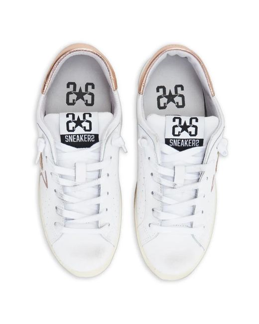 2 Star White Perforierte Sneakers Mit Stern-Patch