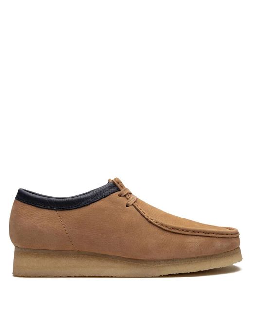 Stringate Wallabee di Clarks in Brown da Uomo