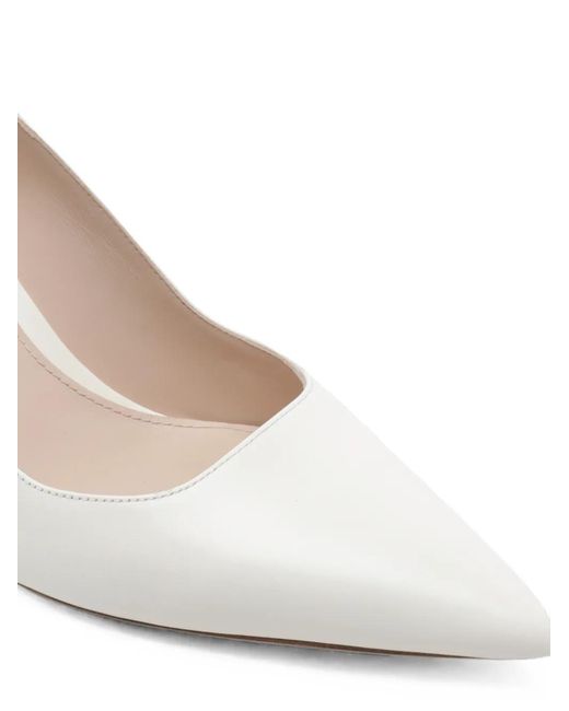 Pumps Stuart Power A Punta di Stuart Weitzman in White
