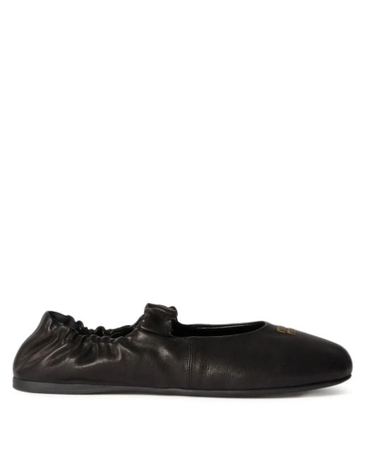 Miu Miu フラットシューズ Black