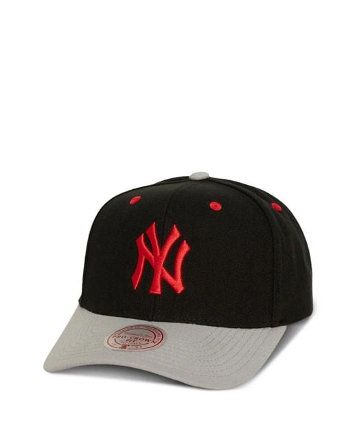 Mitchell & Ness New York Yankees Embroidered Snapback Cap for men