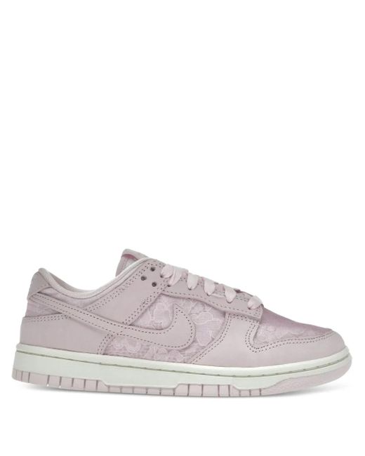 Sneakers Dunk Low A Fiori di Nike in Pink