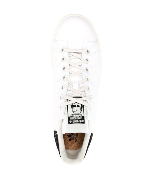 Adidas White Sneakers Mit Logo-Patch