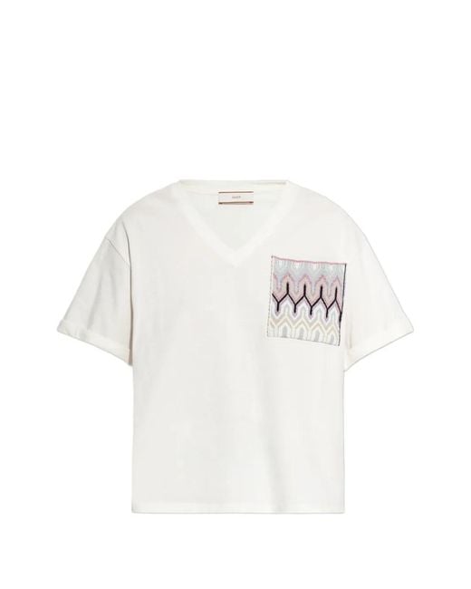 Akep White V-Neck Patch-Pocket T-Shirt