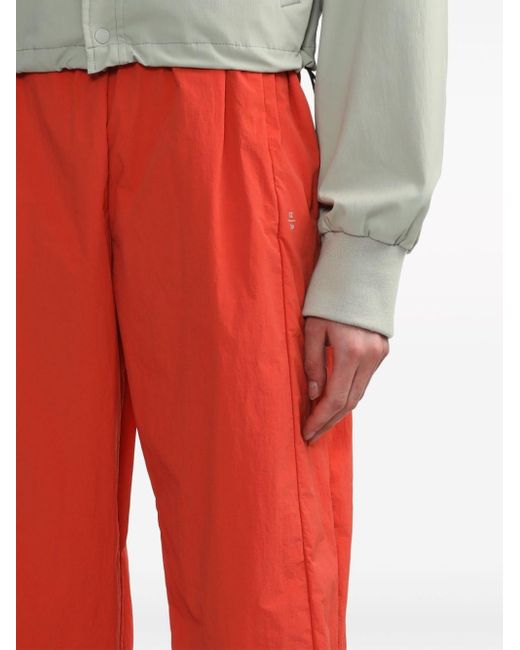 Pantalon de jogging droit à logo brodé Izzue en coloris Red