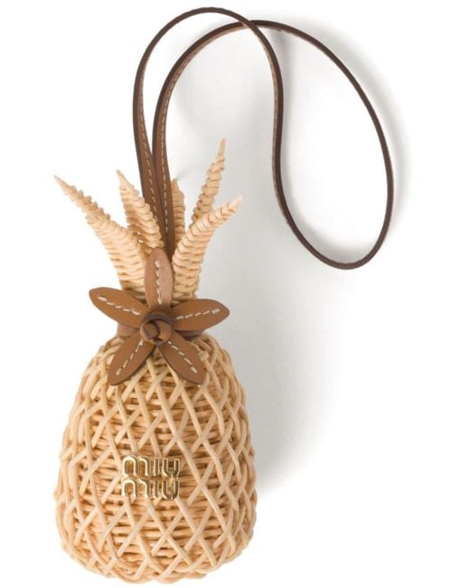 【まみ】MIU MIU ウィッカートリック パイナップル Miu Miu Pineapple Wicker Charm in Natural | Lyst