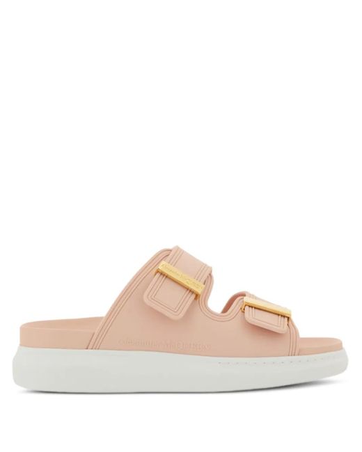 Sandalias con doble hebilla Alexander McQueen de color Pink