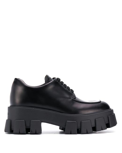 Zapatos con cordones y plataforma Prada de color Black