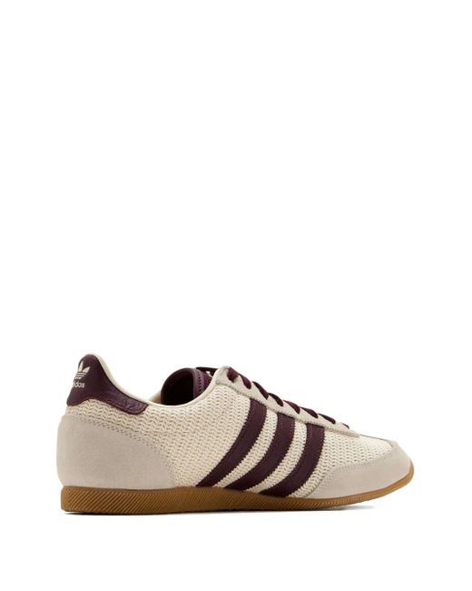 Adidas Brown Mesh-Sneakers mit drei Streifen