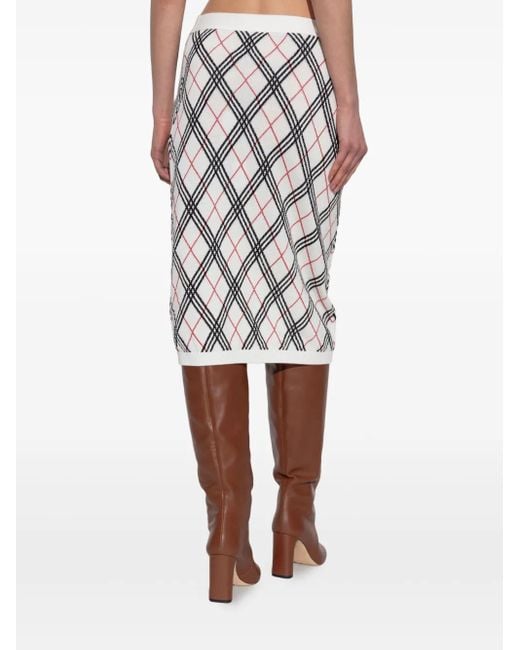 Falda corta con motivo de rombos Burberry de color Gray