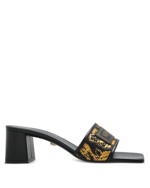 Mules Theia Barocco con tacón de 55 mm Versace de color Black