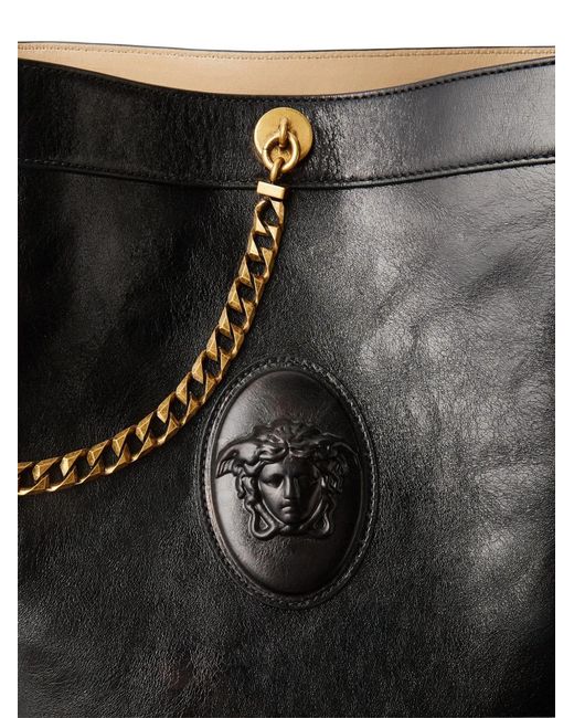 Borsa A Secchiello Pivot Piccola di Versace in Black