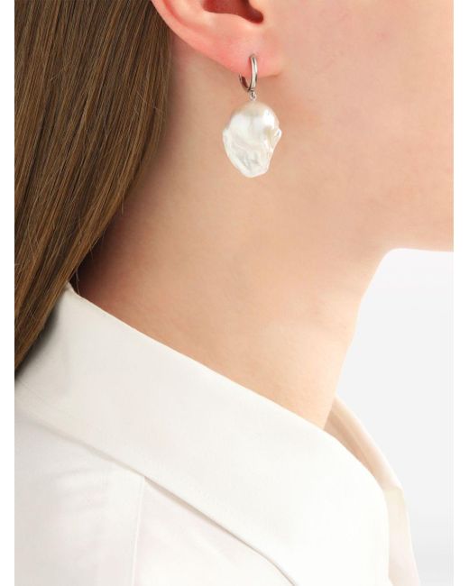 Boucles d'oreilles à perle pendante Simone Rocha en coloris White