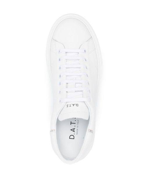 Date White Sneakers mit Logo-Prägung