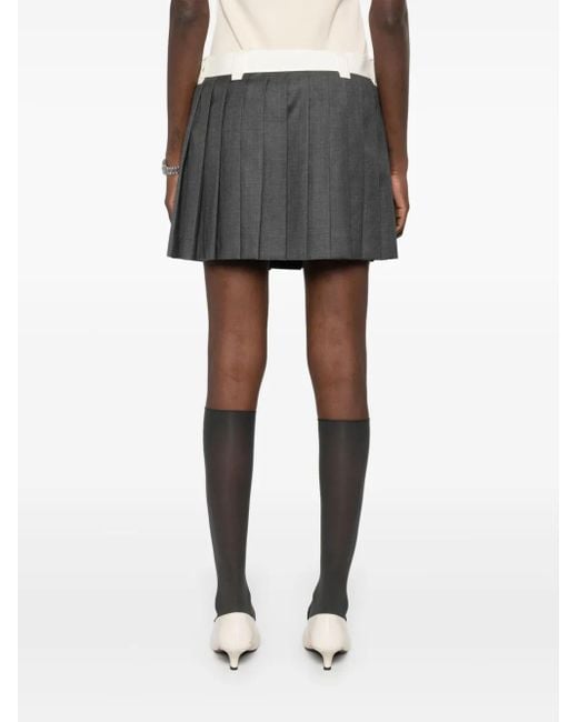 Falda corta plisada Miu Miu de color Gray