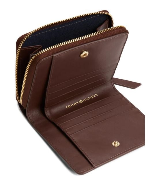 Zipped leather wallet Tommy Hilfiger de color Brown
