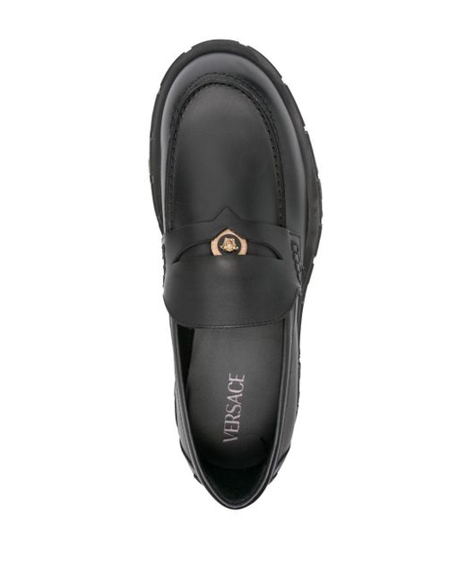 Medusa-motif leather loafers di Versace in Black da Uomo