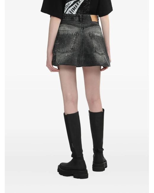 Falda vaquera con salpicadura de pintura we11done de color Gray