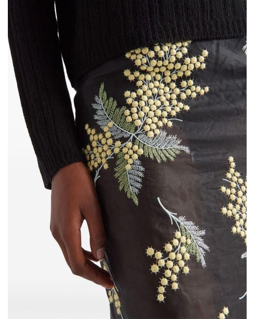 Jupe mi-longue à fleurs brodées Prada en coloris Black